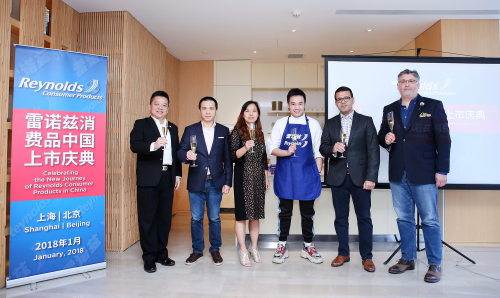 图6-(从左到右)雷诺兹消费品亚太区销售总监Kavin Sim先生、雷诺兹消费品中国区销售总监邓毅先生、雷诺兹消费品中国区财务负责人赵玲女士、知名主厨魏瀚先生、雷诺兹消费品中国业务执行总经理Francisco Gonzalez先生、雷诺兹消费品中国区品牌负责人Elek Schneider先生.jpg