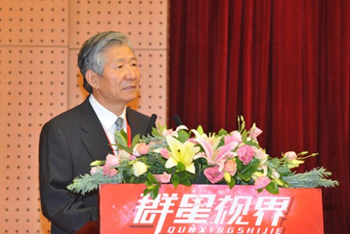 国务院发展研究中心原副主任侯云春宣布开幕