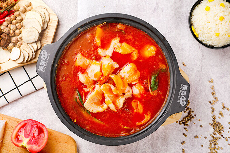 石锅鱼快餐化,辣舞么么鱼80平小店日流水过万