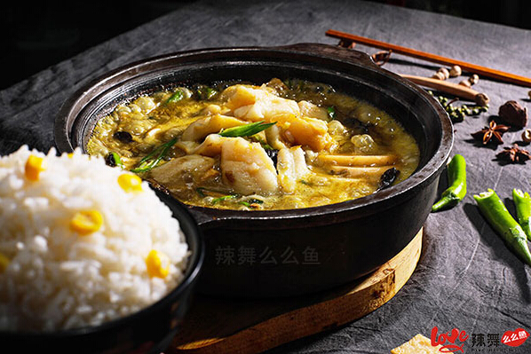 石锅鱼快餐化,辣舞么么鱼80平小店日流水过万