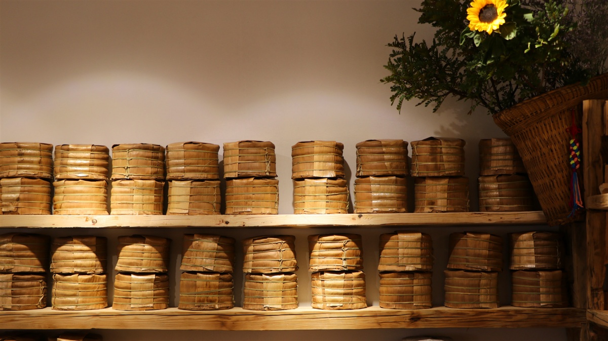 丽江首家普洱茶气动压茶体验-濮舍古茶体验馆暨飞鸟与鱼摄影旅行生活故事馆开业