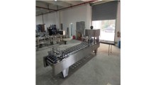 吕工牌桶装方便面封口包装机 全自动纸桶片膜压盖机厂家图2