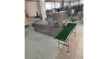 吕工牌桶装方便面封口包装机 全自动纸桶片膜压盖机厂家图3