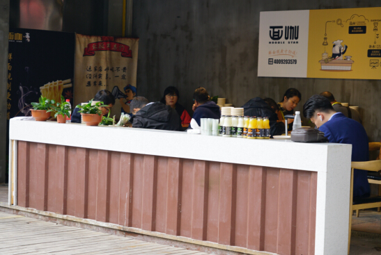 新科技“面咖”以首家全智能化打入万亿餐饮市场