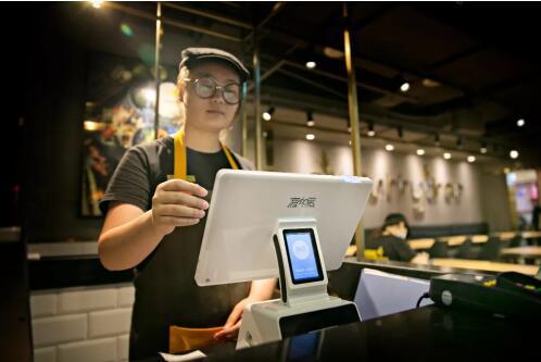 客如云续签万寿桥百家门店,智慧管理让连锁经营更简单!