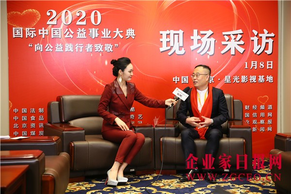 朱勇接受记者采访.JPG