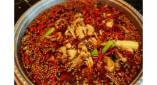 麻辣美蛙鱼头底料制作美蛙鱼头底料如何选择厂家？图2