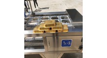 小龙虾球预制菜塑料杯碗铝箔盒全自动真空气调灌装封口包装机图2