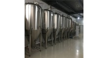 可以酿造出1000升精酿鲜啤酒的设备 湖南酒店啤酒设备图2