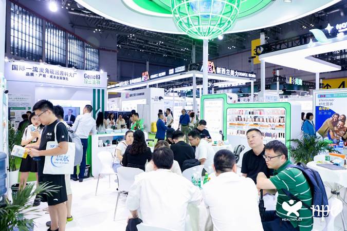 一群人站在建筑的摆设布局<i></i><i></i>
<i></i><i></i>
AI 生成的内容可能不正确。