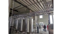 菏泽精酿啤酒设备 酿造啤酒的机器 30吨啤酒设备图1