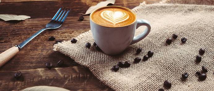 摄图网_500604696_wx_咖啡拉花与咖啡豆（企业商用）