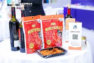 桌子上的酒瓶<i></i><i></i>
<i></i><i></i>
AI 生成的内容可能不正确。